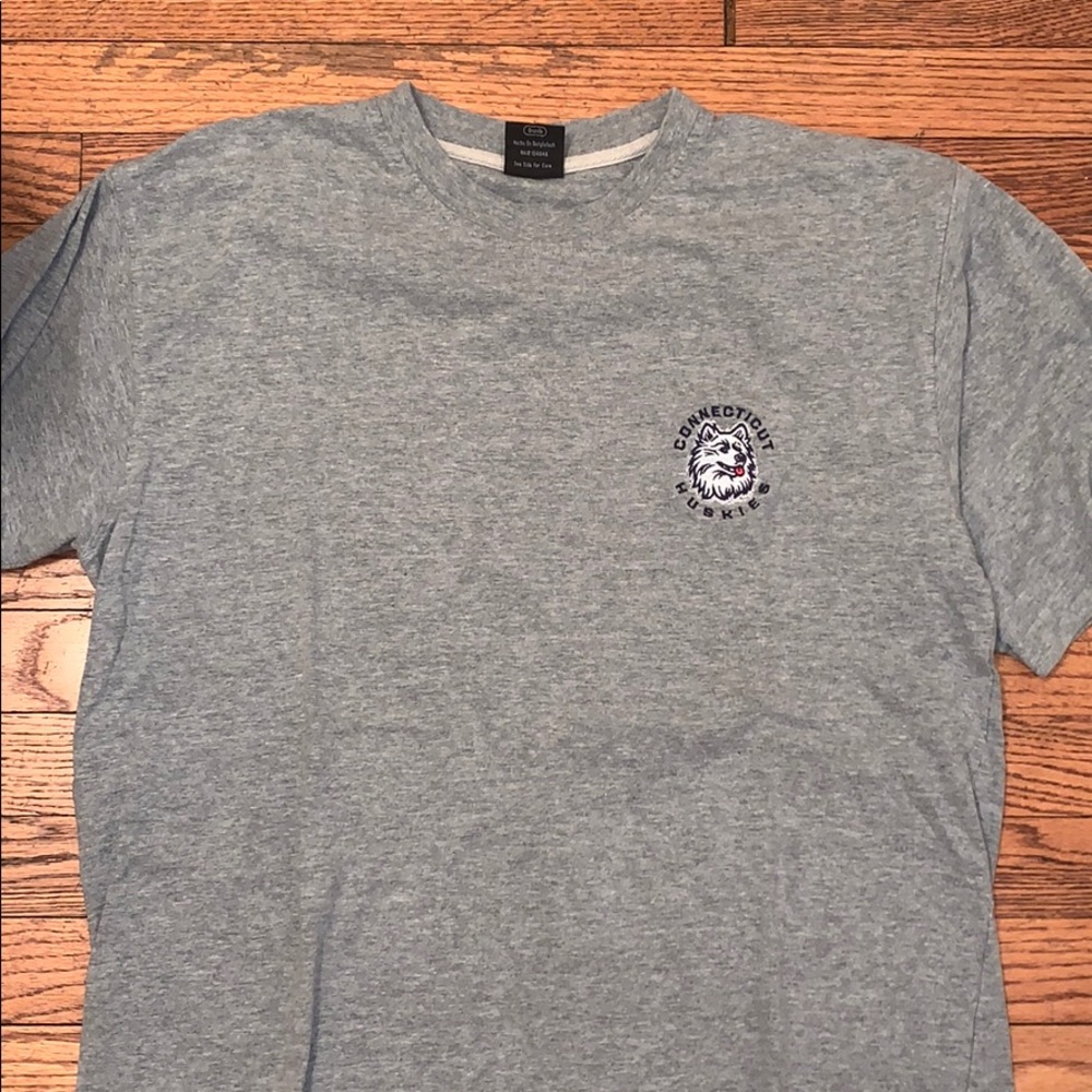 UConn vintage tshirt